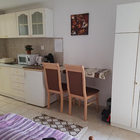 Kriszta Apartmanház Apartman Balatonlelle Kültér fotó