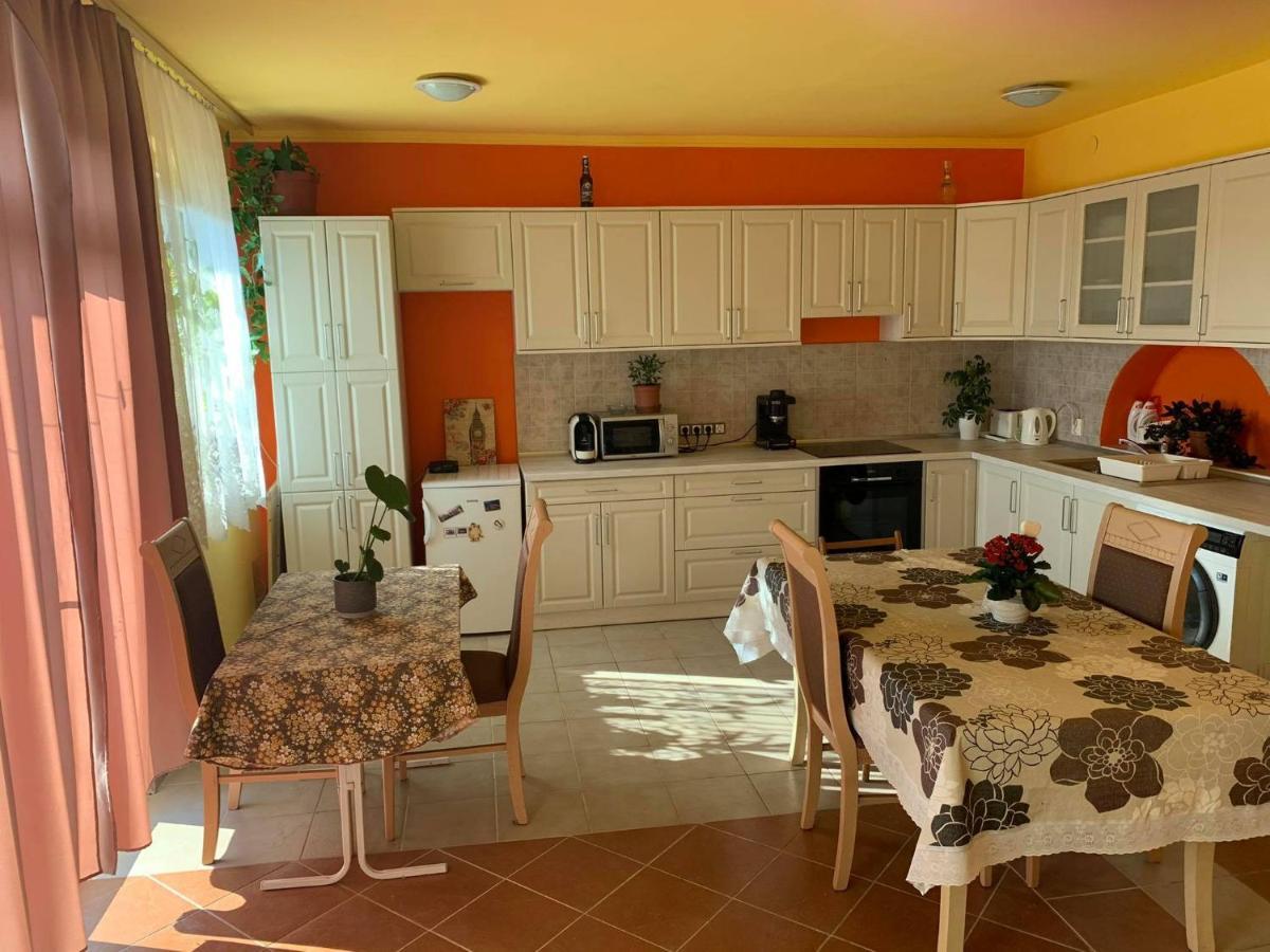 Kriszta Apartmanház Apartman Balatonlelle Kültér fotó