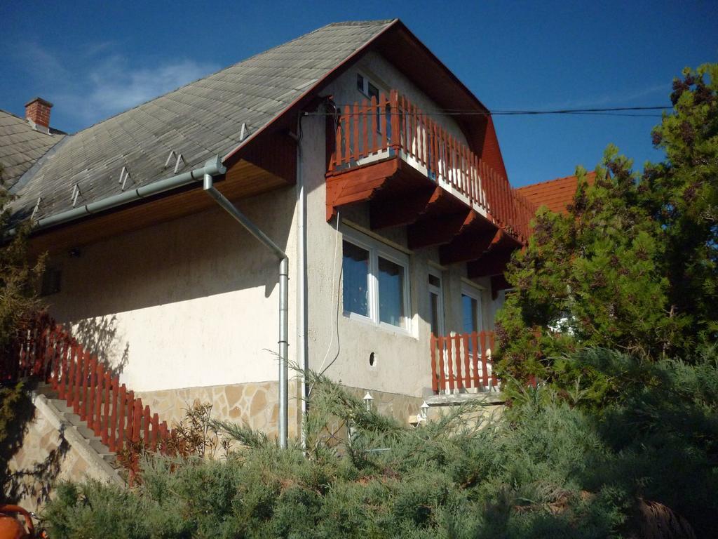 Kriszta Apartmanház Apartman Balatonlelle Kültér fotó