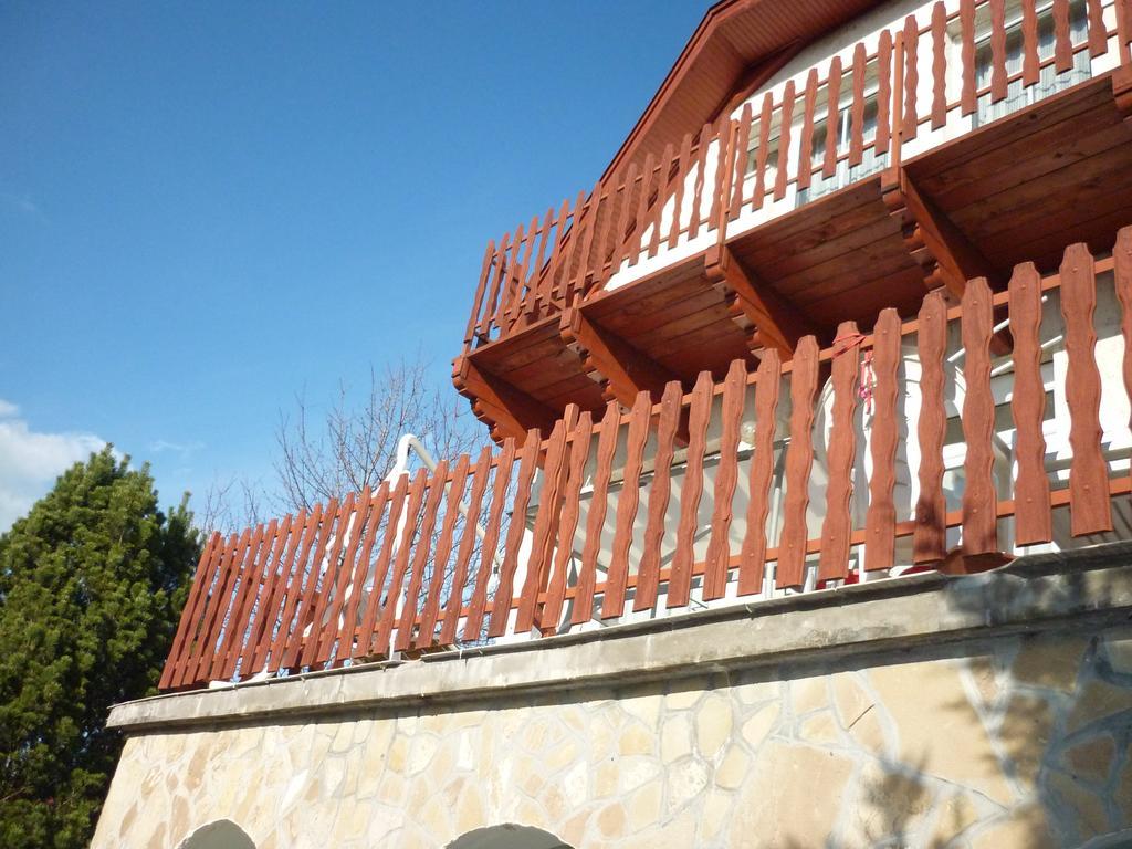 Kriszta Apartmanház Apartman Balatonlelle Kültér fotó