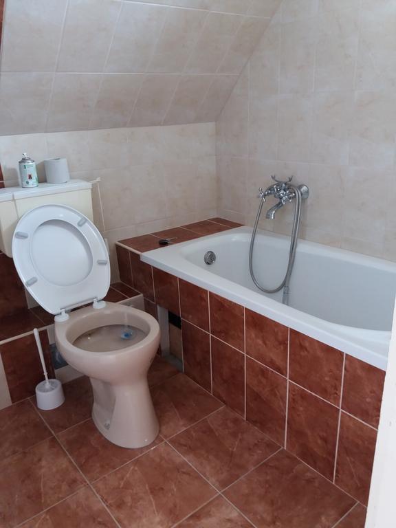 Kriszta Apartmanház Apartman Balatonlelle Kültér fotó